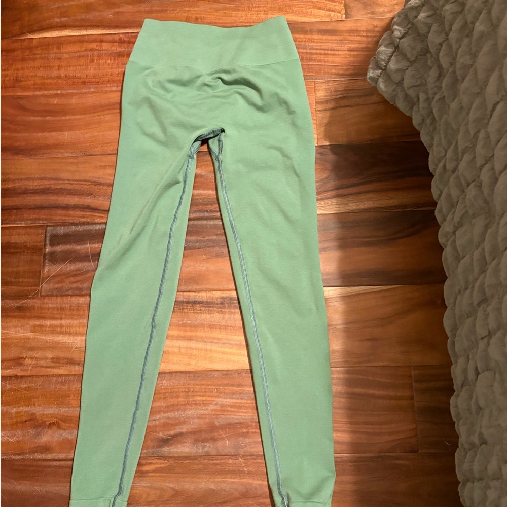 Alphalete Seamless Scrunch Leggings Sage Green Size Small (0475) - Picture 2 of 5